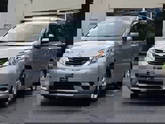 Used 2013 Toyota Sienna LE w/ Towing Pkg image 1