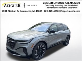 New 2024 Lincoln Nautilus Reserve w/ Jet Appearance Package (87T) image 1
