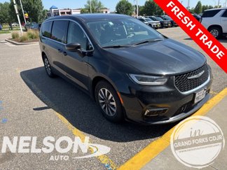 Used 2023 Chrysler Pacifica Touring-L image 1