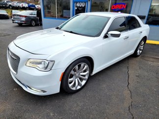 Used 2019 Chrysler 300 Limited image 1