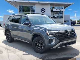 New 2025 Volkswagen Atlas Peak Edition SE image 1