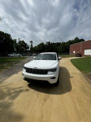 Used 2018 Jeep Grand Cherokee Laredo image 1