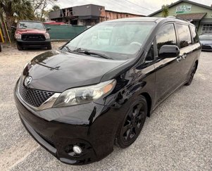 Used 2013 Toyota Sienna SE image 1