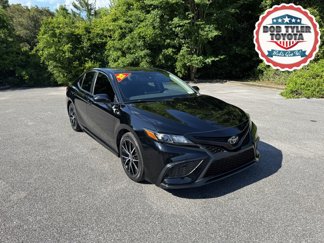 Used 2022 Toyota Camry SE image 1