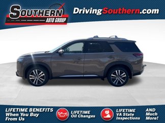 New 2025 Nissan Pathfinder Platinum image 1