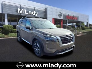 New 2025 Nissan Pathfinder Platinum image 1