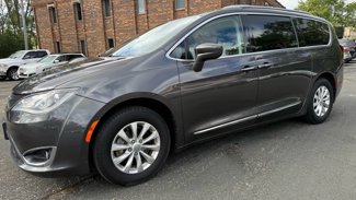 Used 2018 Chrysler Pacifica Touring-L w/ Premium Audio Group image 1