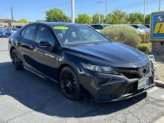 Used 2022 Toyota Camry SE image 1