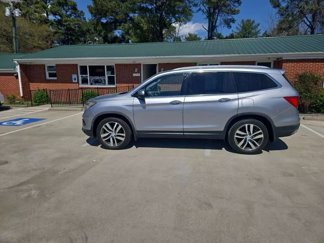 Used 2017 Honda Pilot Touring image 1