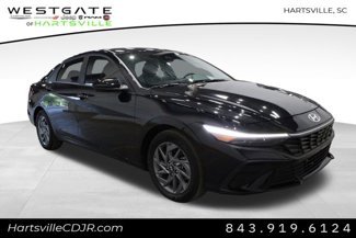 Used 2024 Hyundai Elantra SEL image 1