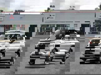 New 2025 Mitsubishi Outlander SE image 1