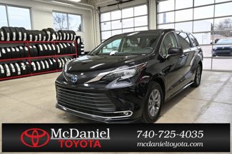 Used 2024 Toyota Sienna XLE image 1