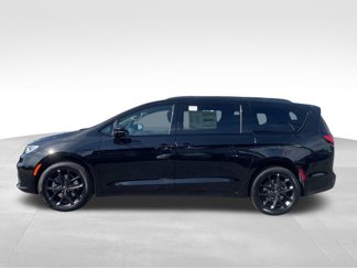 New 2026 Chrysler Pacifica Limited w/ Uconnect Theater Family Group video 2