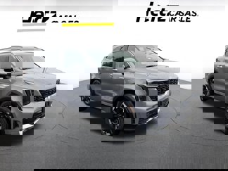 Used 2024 Kia Sorento S image 1