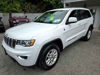 Used 2020 Jeep Grand Cherokee Laredo image 1