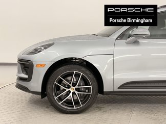 Used 2025 Porsche Macan image 1