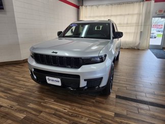 Certified 2023 Jeep Grand Cherokee L Laredo image 1