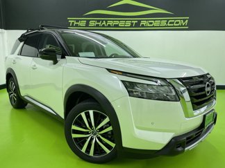 Used 2024 Nissan Pathfinder Platinum image 1