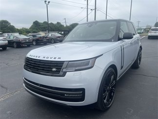 Used 2025 Land Rover Range Rover SE image 1