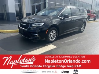 Used 2023 Chrysler Pacifica Touring-L image 1