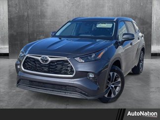 Used 2024 Toyota Highlander XLE image 1