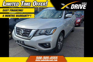Used 2017 Nissan Pathfinder SV image 1