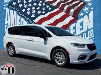 New 2026 Chrysler Pacifica Select image 1
