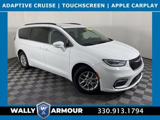 Used 2022 Chrysler Pacifica Touring-L image 1