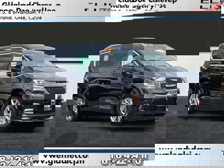 Certified 2023 Chrysler Pacifica Touring-L image 1