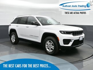 Used 2023 Jeep Grand Cherokee Laredo image 1