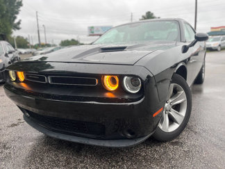 Used 2019 Dodge Challenger SXT image 1