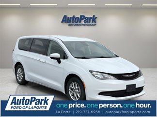 Used 2023 Chrysler Voyager LX image 1