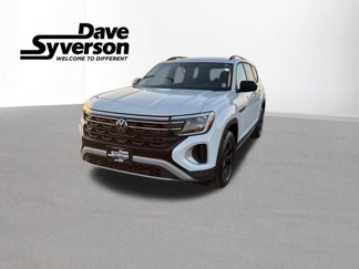 New 2025 Volkswagen Atlas Peak Edition SE image 1