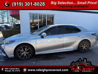 Used 2022 Toyota Camry SE image 1