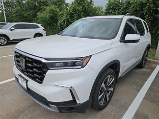 Used 2025 Honda Pilot Touring image 1