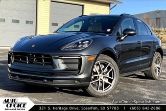 Used 2024 Porsche Macan image 1