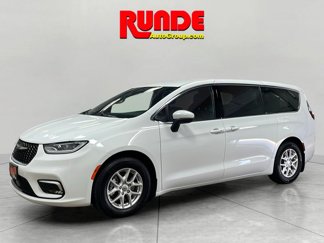Used 2023 Chrysler Pacifica Touring image 1