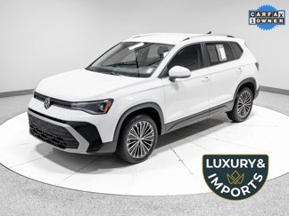 Used 2025 Volkswagen Taos SE image 1