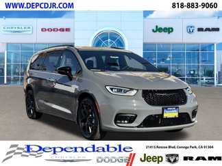 New 2025 Chrysler Pacifica Limited image 1