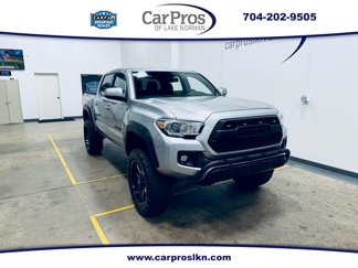 Used 2016 Toyota Tacoma TRD Off-Road image 1