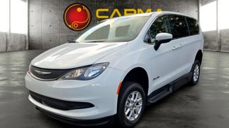 Used 2022 Chrysler Voyager LX image 1