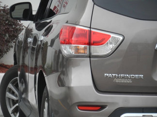 Used 2013 Nissan Pathfinder S image 1