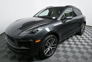 Used 2025 Porsche Macan image 1