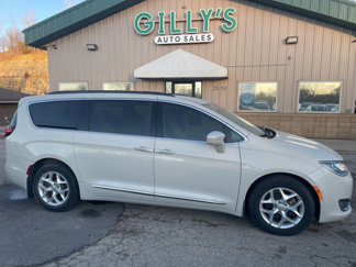 Used 2017 Chrysler Pacifica Touring-L w/ Tire & Wheel Group image 1