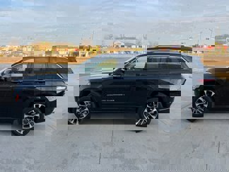 Used 2023 Jeep Grand Cherokee Overland image 1