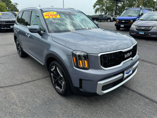 Used 2024 Kia Telluride EX w/ EX Captain's Chair Package image 1