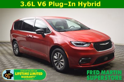 New 2025 Chrysler Pacifica Select
