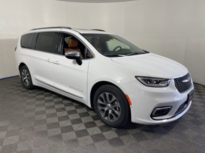 New 2025 Chrysler Pacifica Pinnacle