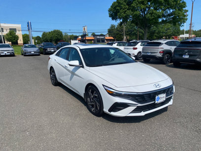 New 2025 Hyundai Elantra SEL