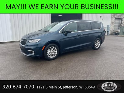 New 2025 Chrysler Pacifica Select